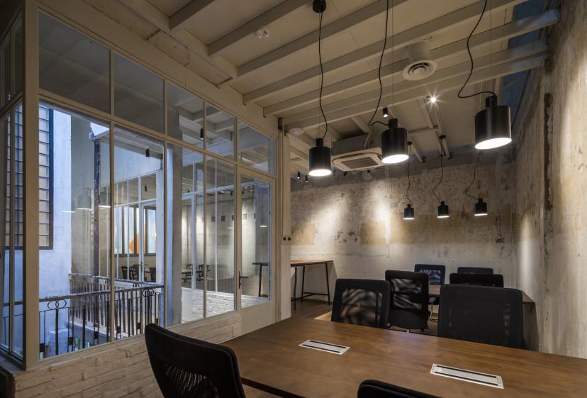 BUREAUX DANS BATIMENT ANCIEN