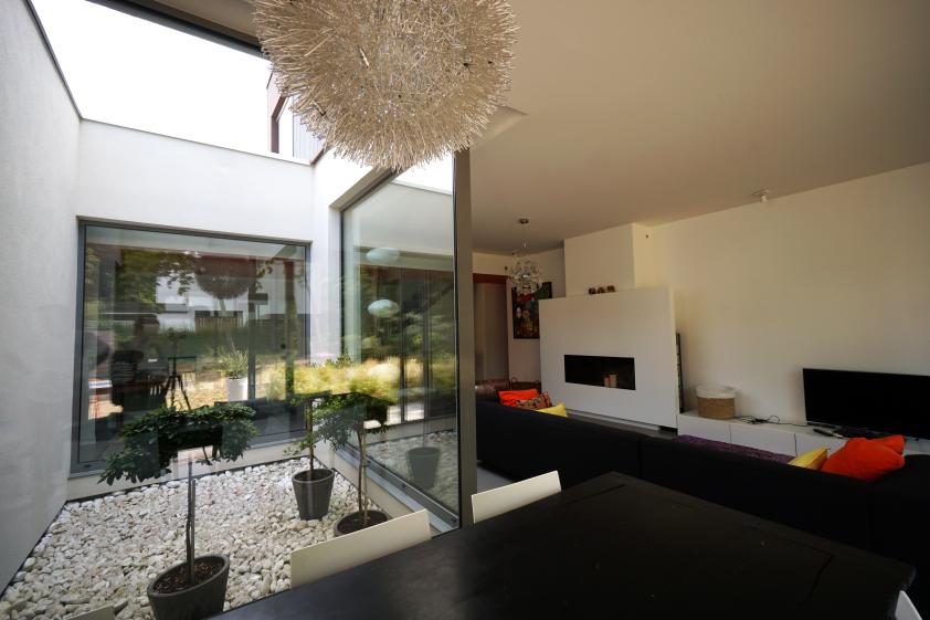 MAISON BIOCLIMATIQUE A PATIO
