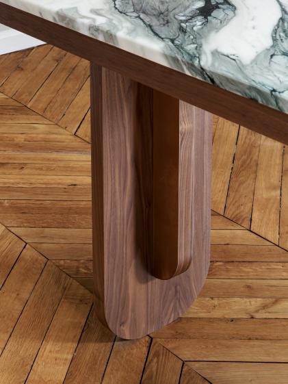 Détail du piétement de la table Ilot