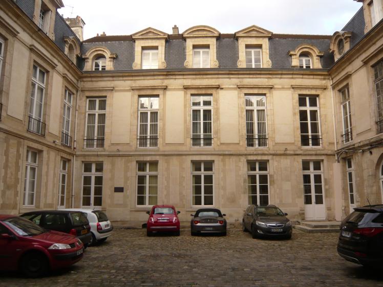 Vue de depuis la cour