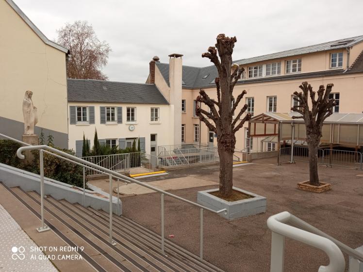Mise aux normes de l'escalier de la cour