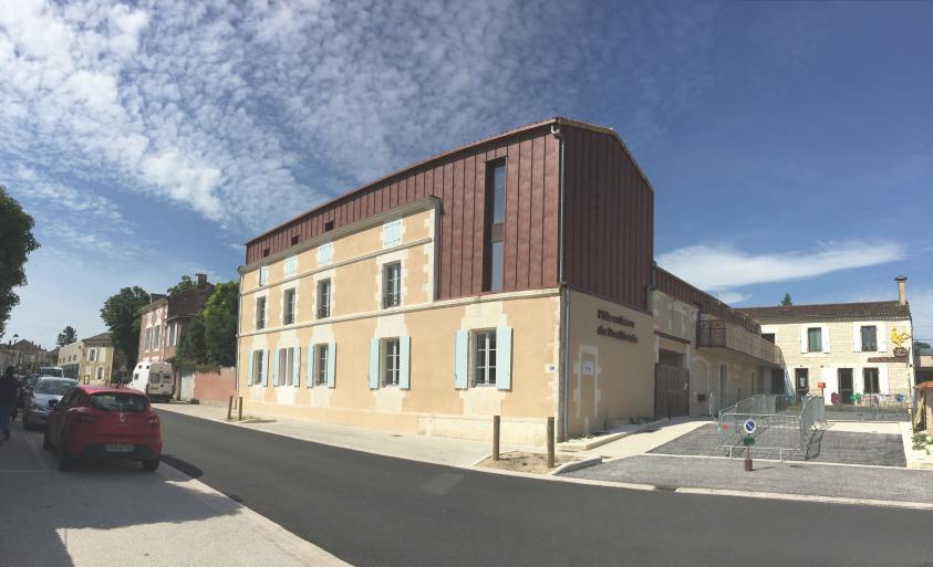 Vue du Pôle Enfance depuis la rue