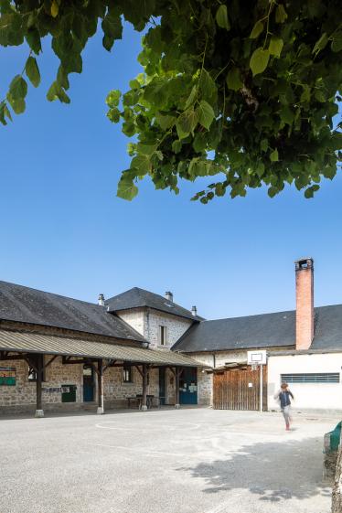 sanitaires-ecole-primaire-_peyrat-le-chateau-4.jpg