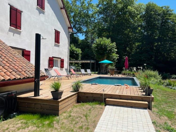 gite_moulin_piscine_exterieure_terrasse_bois_kego_architectes.jpg