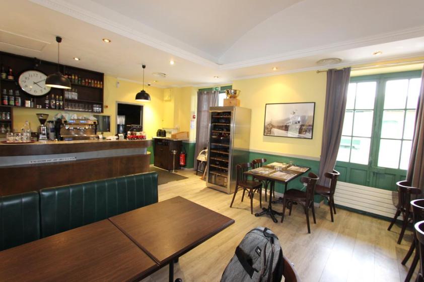 Vue salle de restaurant avant travaux