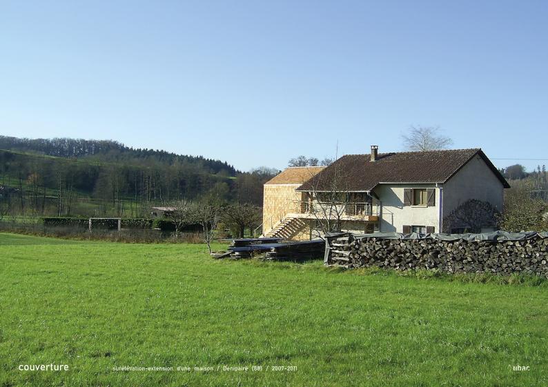 Vue vers le fond de vallée et la colline