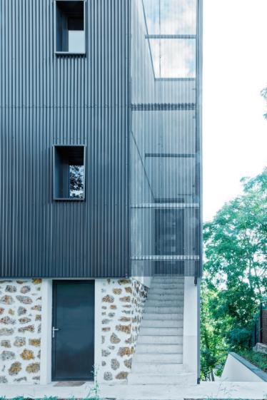 001-facade-renovation-extention-maison-meuliere-bardage-habillage-tole-ondulee-i