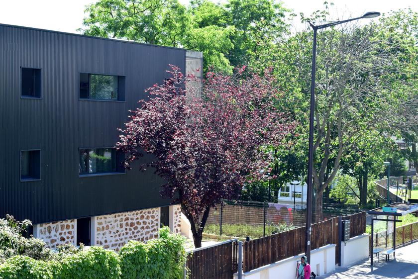 005-facade-renovation-maison-meuliere-bardage-habillage-tole-ondulee-ivry-sur-se