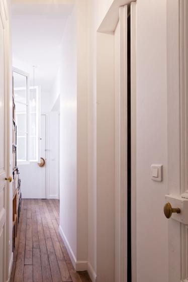 03-appartement-paris11-entree-parquet-bois.jpg