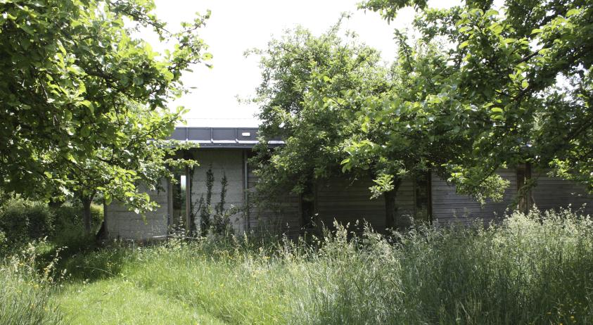 UN ATELIER DANS LE PRÉ VERGER