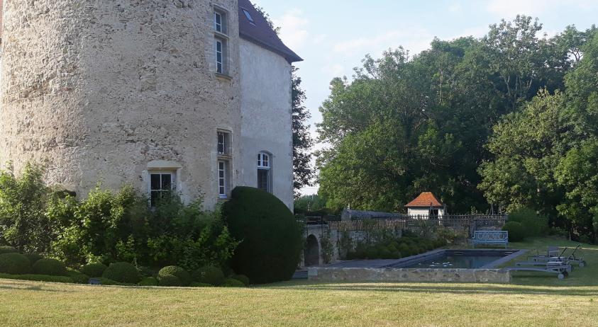 AMÉNAGEMENTS INTERIEURS ET EXTERIEURS D'UN CHÂTEAU