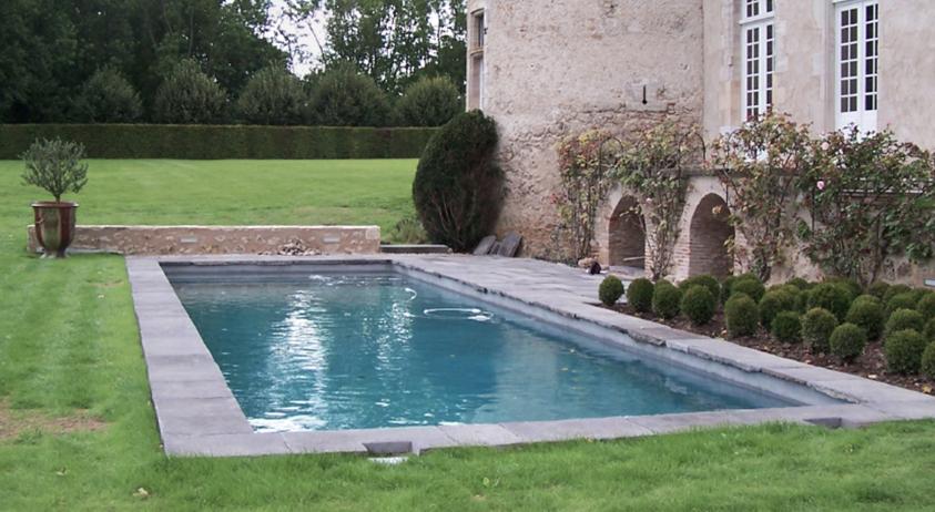 AMÉNAGEMENTS INTERIEURS ET EXTERIEURS D'UN CHÂTEAU