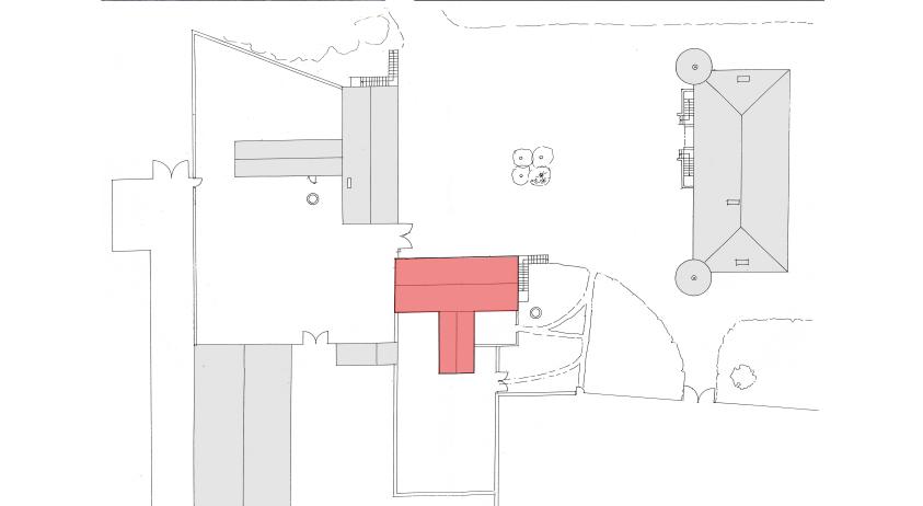Plan masse du hameau agricole et son château avec en rouge les communs sud.