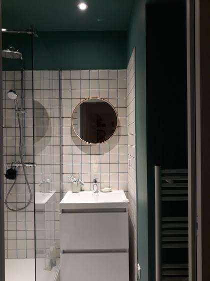 Changement d'une salle de bain baignoire pour douche avec reprise des installati