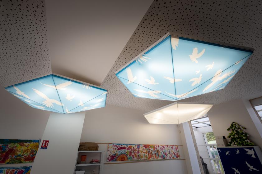 Luminaires reprenant l'idée des parasols extérieurs - création xodo.architecture
