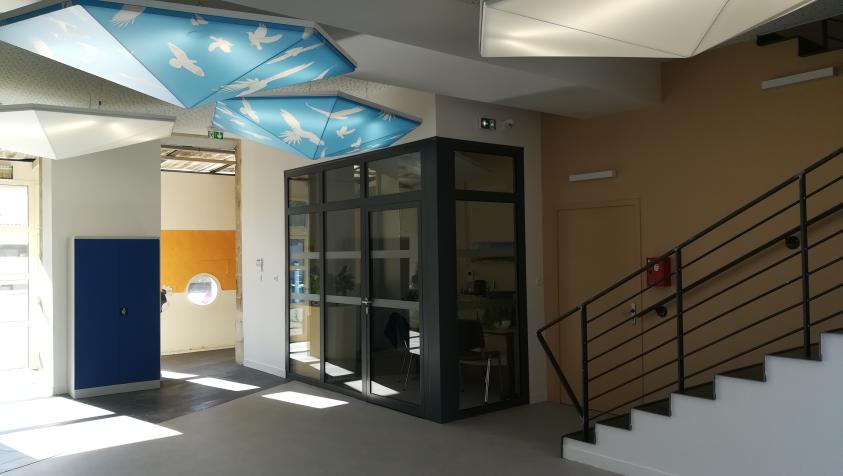 Hall d'entrée et bureau de la direction