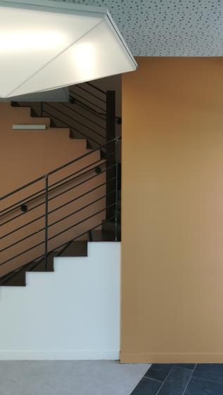 Escalier métallique, travail colorimétrique