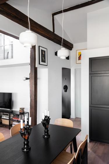 La cuisine et l'entrée de l'appartement