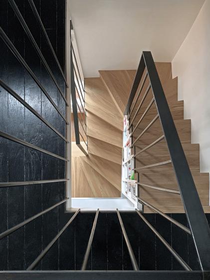 Contraint par une toute petite trémie, l'escalier a été conçu pour être agréable