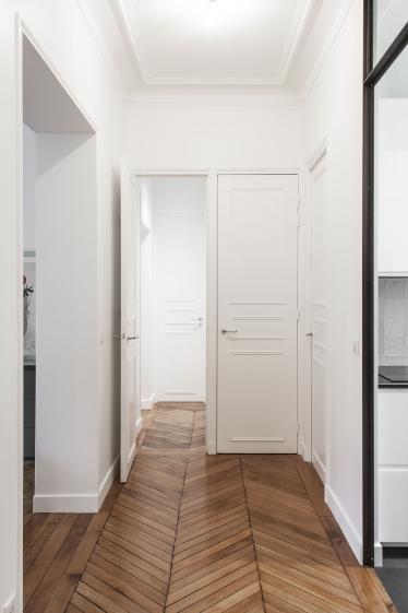 l'entrée dissimules les parties privées de l'appartement et les mettent à l'écar