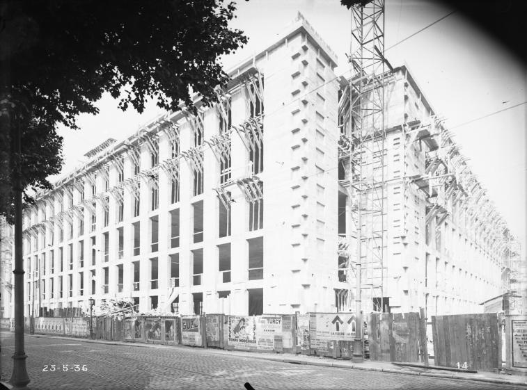 L'Hôtel des Postes, construit entre 1935 et 1938, sous la direction de l'archite