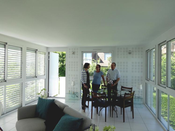 Intérieur de l'extension (avec les maîtres d'ouvrage et l'architecte), traitemen