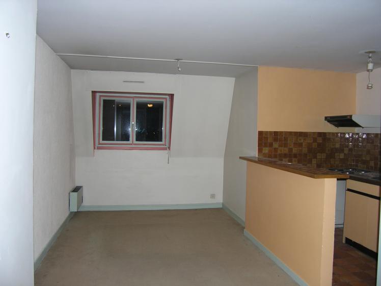Ancienne cuisine, encombrant le niveau supérieur du duplex.