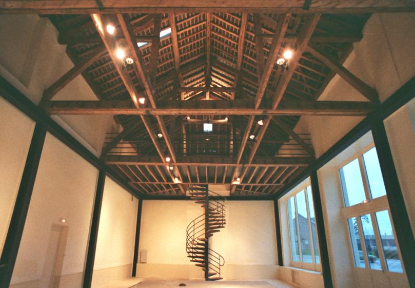 3_interieur_de_lorangerie_consolide_et_renove.jpg
