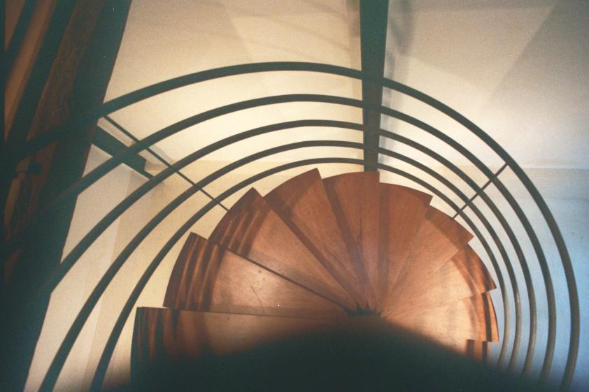 4_escalier_dacces_a_la_mezzanone.jpg