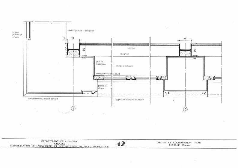Plan-détail des vitrines placées devant les fenêtres.