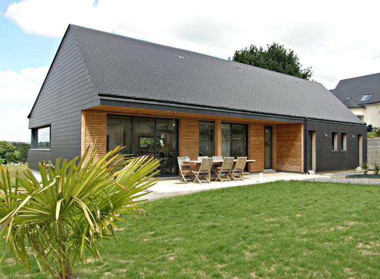 maison-bois-bardage-ardoises-ouate-de-cellulose-contemporaine-carole-groulet-arc