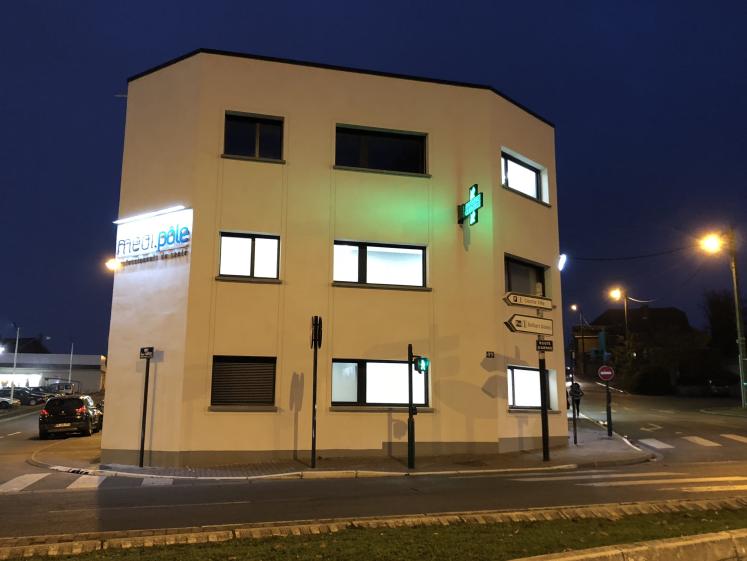 Création d'une maison médicale accueillant médecins, infirmières, kiné, ortho, 