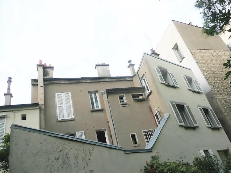 MAISON SUR LE TOIT