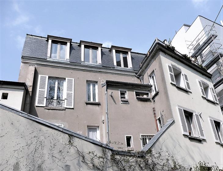 MAISON SUR LE TOIT