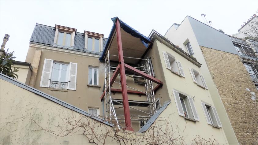 MAISON SUR LE TOIT