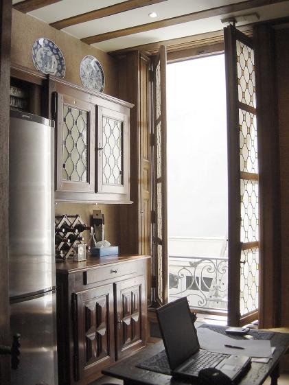 DECO 2001