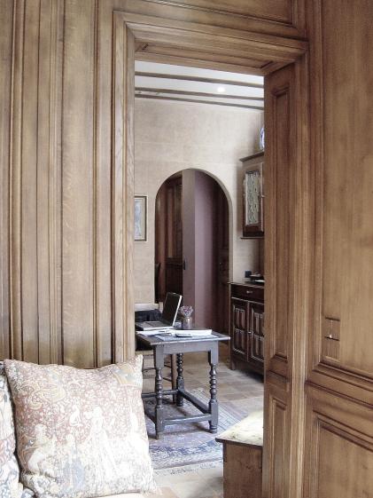 DECO 2001