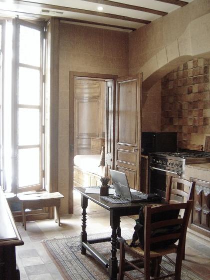DECO 2001