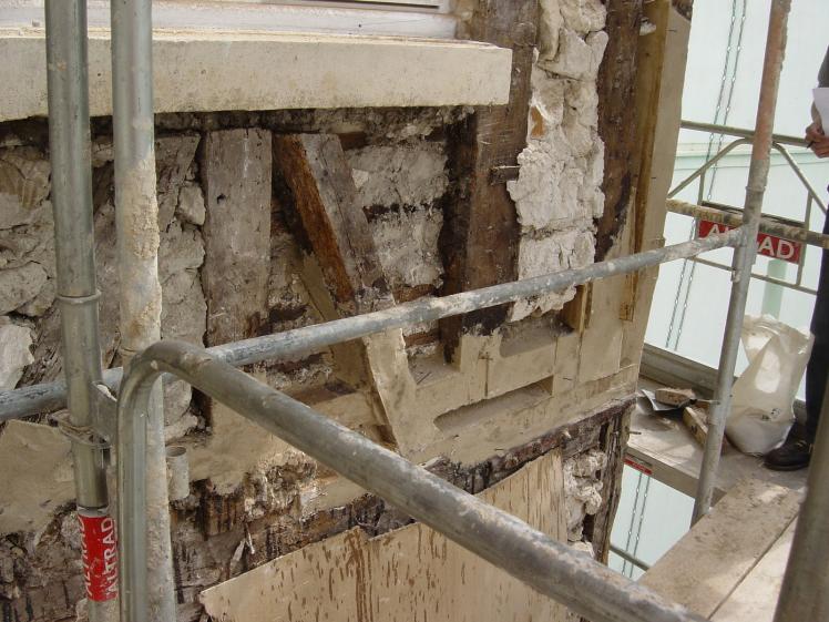 RESTAURATION LOURDE DES FACADES COUR