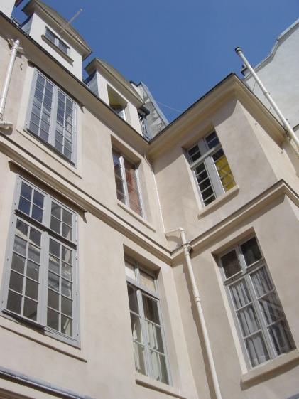 RESTAURATION LOURDE DES FACADES COUR