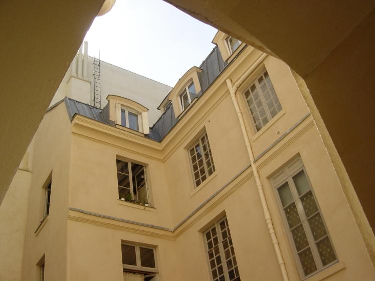 RESTAURATION LOURDE DES FACADES COUR