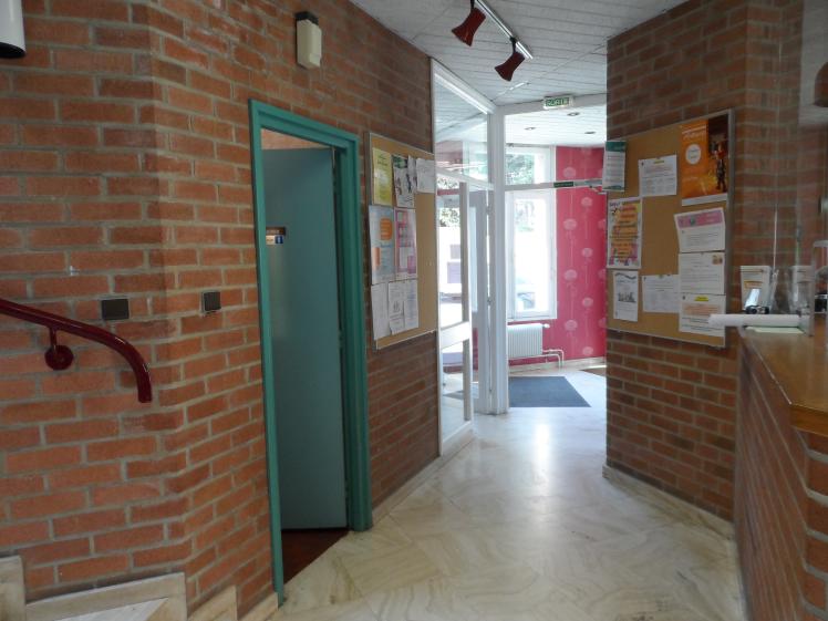 L'accés aux sanitaires existants avant travaux