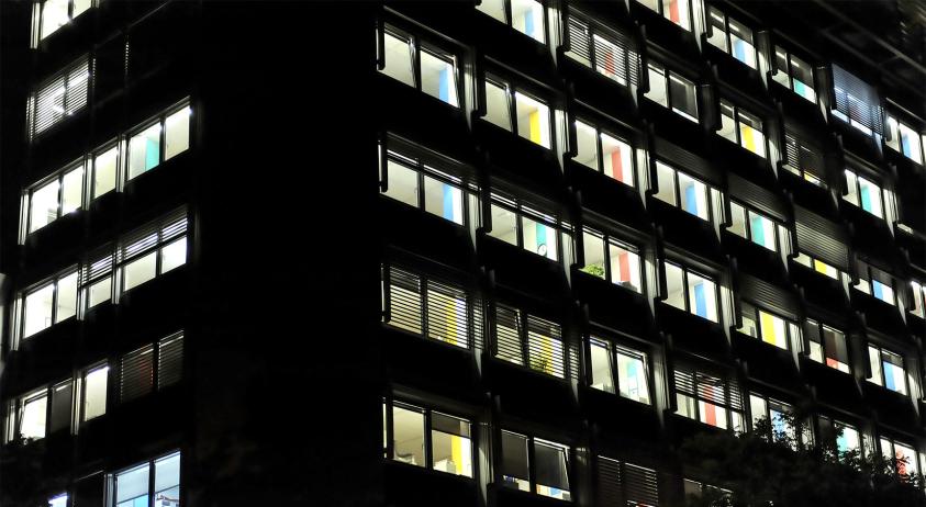 Façade de nuit, boulevard Bourdon