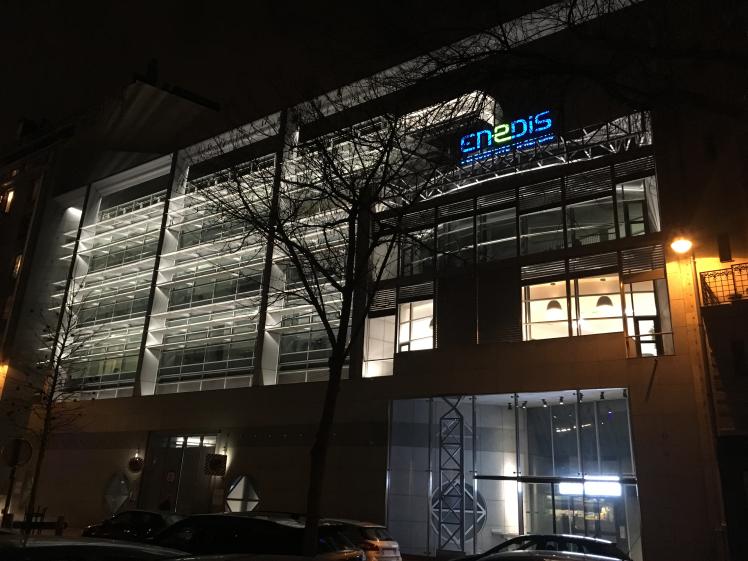 Façade sur boulevard de Grenelle de nuit
