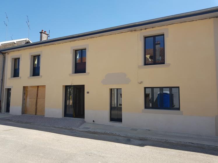 façade sur rue en cours de finition
