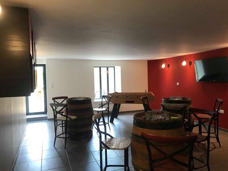 salle de dégustation et de convivialité ambiance pub