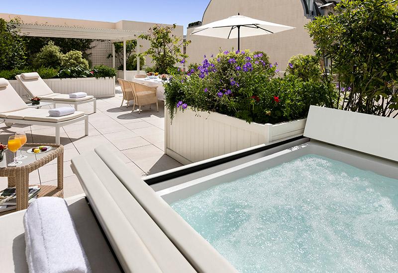 lebristolparis-terracesuite-jacuzzi_0400.jpg