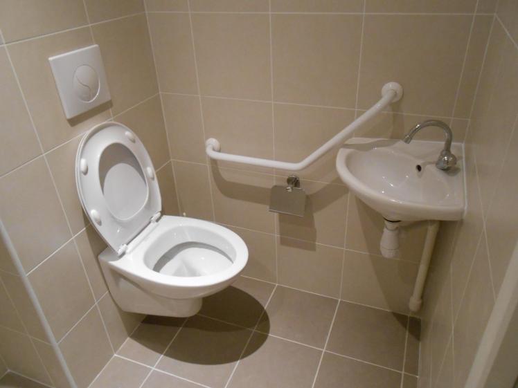 Salle basse - Toilettes 02