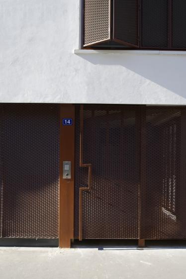 Détail de façade - entrée sur rue