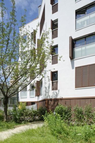 Façade arrière depuis jardin intérieur